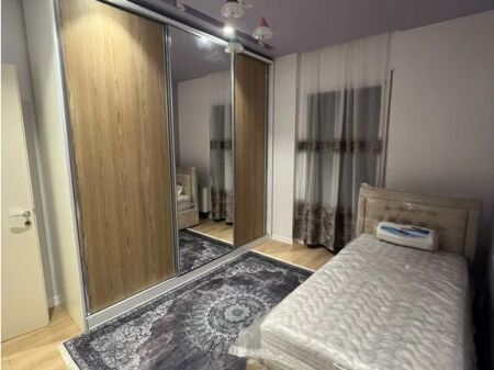 OFROJ PER QIRA APARTAMENT 3+1+2 ME VERANDE, GREEN CITY-ASTIR!