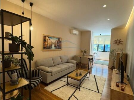 Qera, Apartament 2+1, Bllok, Tiranë.