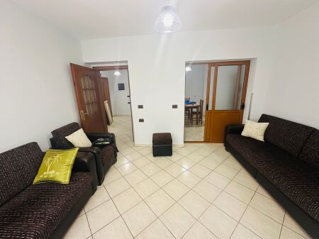 Affittasi Appartamento 3+1+1 con Balcone
