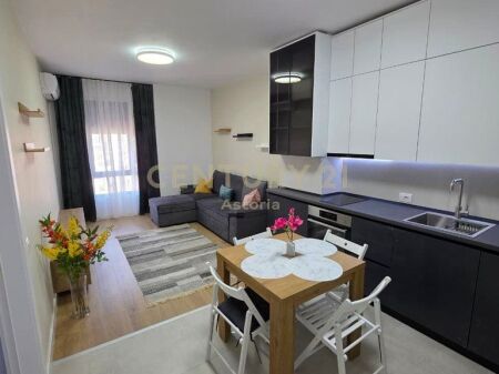 Rruga 5 Maji, Apartament 1+1 Per Qira