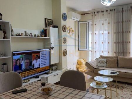 Shitet, Apartament 1+1, Kopshti Zoologjik, Tiranë.