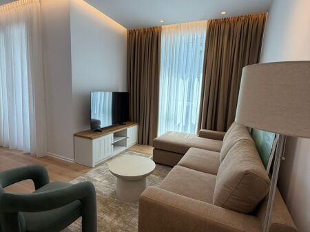 Tirane Comune di Parigi, affittasi appartamento 1+1+Balcone, 2° piano, 70 m², 105.000 Leke (Parcheggio incluso nel prezzo)