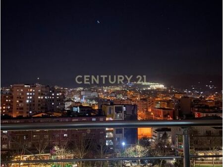 Shitet apartament 4+1 pranë Delijorgji Complex, buzë Bulevardi Bajram Curri.