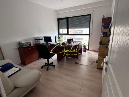 LOCALE COMMERCIALE IN AFFITTO 90 M2 EX STAZIONE DEL TRENO 77.000 LEKE