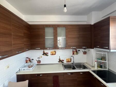 JEPET ME QERA 1+1 NE ASTIR , 400 EURO
