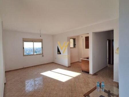 VENDESI APPARTAMENTO 2+1+2+VERANDA A FIER 75.000 EURO