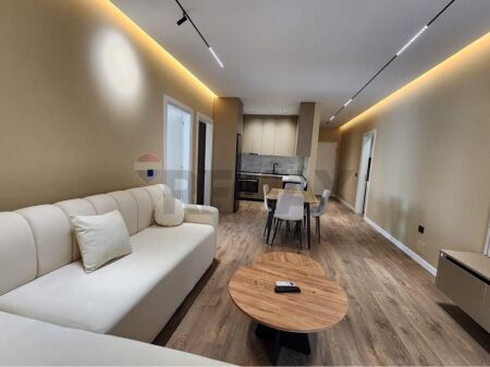 Apartament me qira në zonën e Xhamllikut