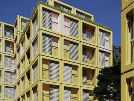 NEGOZIO ESCLUSIVO IN VENDITA – VIA RESHIT PETRELA, TIRANA