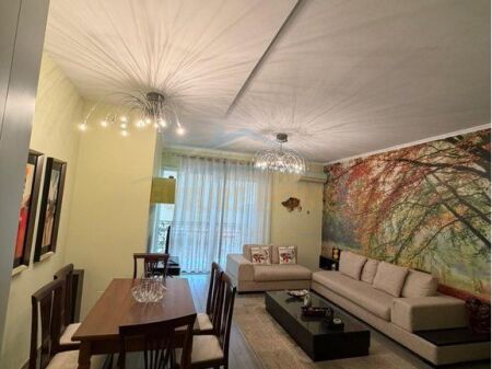Shitet, Apartament 2+1+Depo, Rruga e Barrikadave, Tiranë