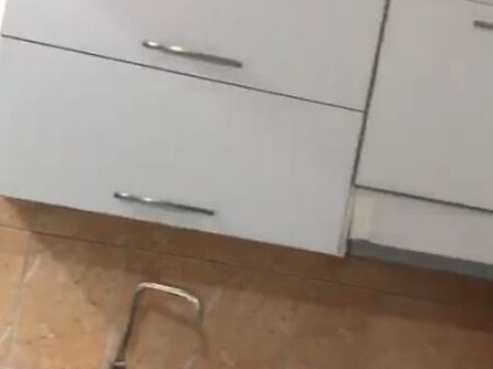 Jepet me Qera Garsoniere tek Rruga 5 Maji, pranë Concord Center, 250 MIJE LEKE