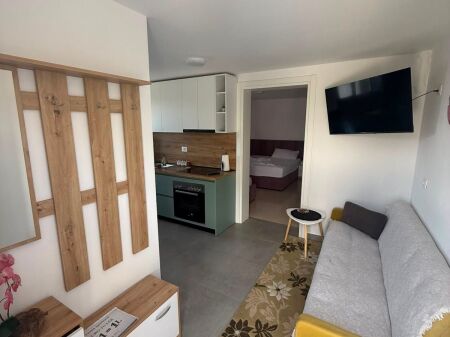Qera | Apartament 1 + 1 | Qendra Shëndetësore Qytet Studenti | 490 €/muaj