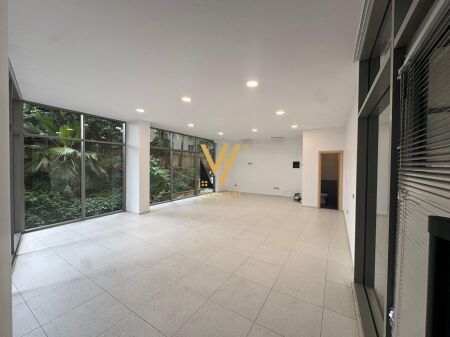 JEPET AMBIENT BIZNESI 63 M2 ME QIRA NE KINOSTUDIO 70.000 LEKE