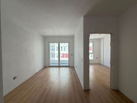 🏡 Shitet apartament 1+1 tek Univers City, ideal për banim ose investim.💶 Çmimi: 77,000 €