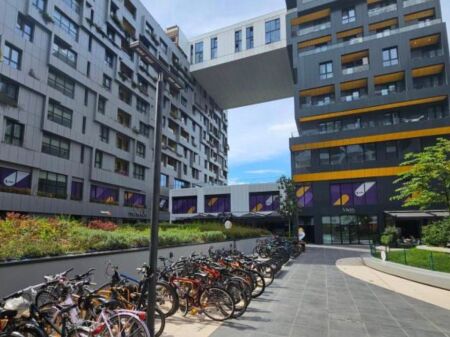 AMBIENT KOMERCIAL PER QERA, KOMPLEKSI SQUARE 21