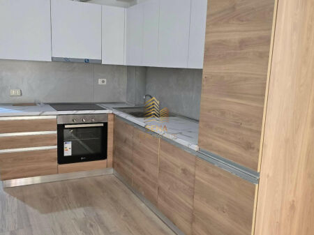 Qira, Apartament 2+1+blk, Rruga 5 Maji pas Concordit, 500 Euro/Muaj