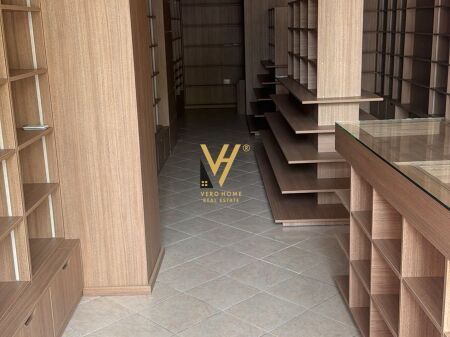 LOCALE COMMERCIALE IN AFFITTO 54 M2 A TOPTANI 150.000 LEKE