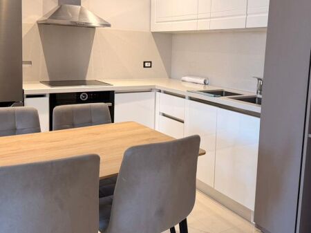 Apartament 2+1 për Qira prane Stacionit te Trenit Durres