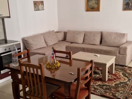 🏡 Jepet me Qera Apartament 2+1 tek Rruga e Dibres tek Vila Gold, 500 mije leke