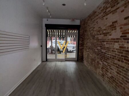 BUSINESS PREMISES FOR SALE 31 M2 AT FORMER EXHIBITION 120,000 EURO