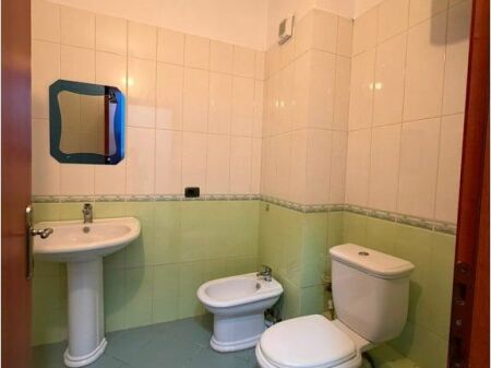 Apartament 2+1+2+ Post Parkimi ne zonen e Kopeshtit Botanik.