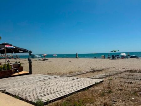  Ambient Komercial në Golem ,Durres - Mundesi e Shkelqyer Investimi !!!