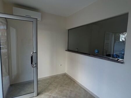🏢 Locale Commerciale in Affitto nel Centro di Durazzo – Viale Durazzo