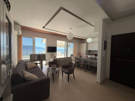 SARANDË, ATTICO+PARCHEGGIO IN VENDITA CON VISTA APERTA SUL MARE