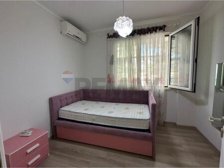 Apartament 3+1+2 Per Qira Ne Bllok