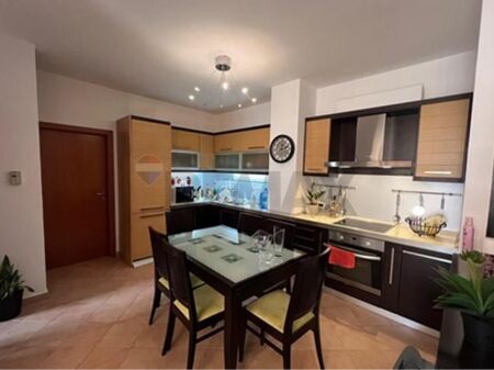 Apartament 2+1+2 ne shitje tek Komuna se Parisit.