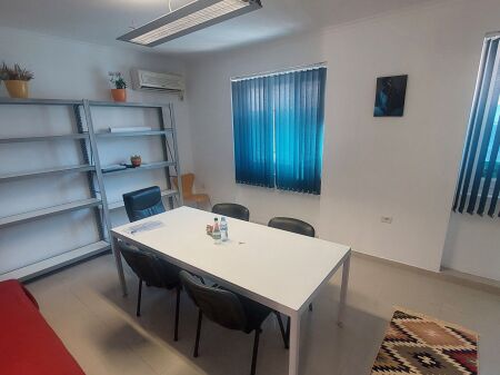 Qera | Ambjent Biznesi | Skanderbeg Square | 350 €/muaj