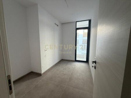 NEAR TV KLAN-OFFICE FOR RENT