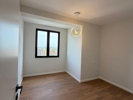 Shitet Apartament 2+1