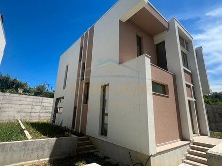 Shitet, Vilë 2-katëshe, Residenca Luleborë, Lundër.