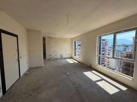 Shitet apartament 2+1 +2 te fusha e Aviacionit