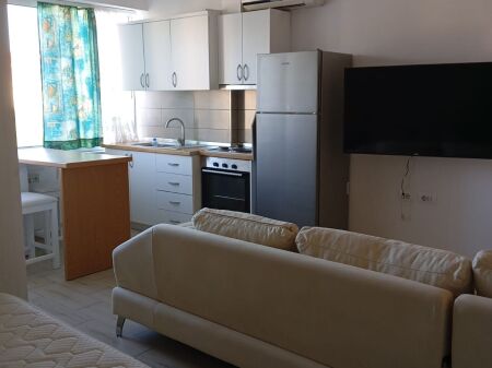 Tirane, jepet me qera apartament 1+1 Kati 5, 50 m² (Ferrit Xhajko)