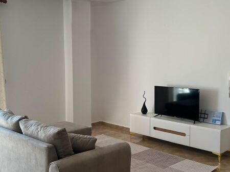 Appartamento in affitto 1+1 a Komuna Parisit