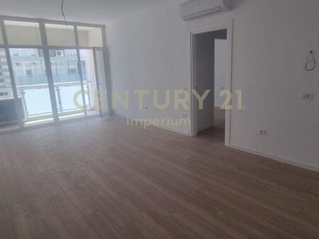 Apartament 1+1 me Qira te Kika 2, Komuna e Parisit!