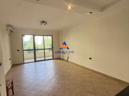 SHITET APARTAMENT 2+1+2 BALLKONE "RRUGA THESARIT ,PRANE SUPERMARKET XHANGOLLIT, FRESK" 150.000 EURO (I DISKUTUESHEM)
