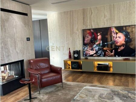 VENDESI PENTHOUSE UNICO NEL CUORE DELL'EX BLOCCO Penthouse Esclusivo – Un Nuovo Standard di Vita di Lusso!