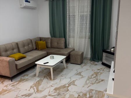 Qera | Vilë 2 + 1 | Ali Demi | 650 €/muaj