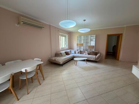 Jepet apartament 2+1 me qera tek liqeni i thate
