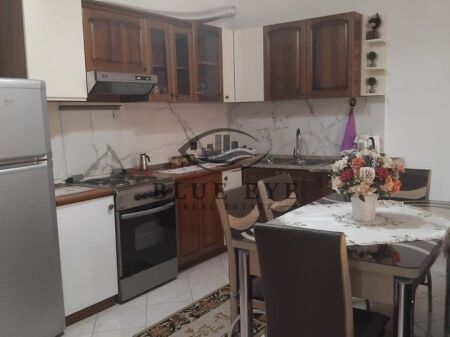 Apartament 2+1+2 për Shitje pranë Pallatit të Sportit