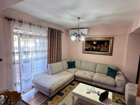 JEPETME QERA APARTAMENT 1+1 PRANE BLUESTAR CENTER, DURRES