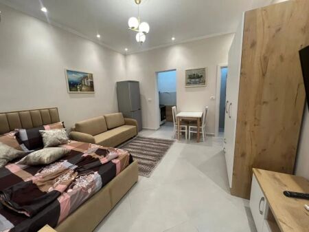 Garsoniere me qera - 21 Dhjetori, prane Polikinikes nr 9- 400 euro