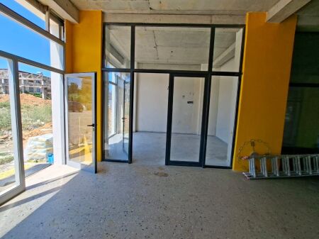 🏢 Jepet me qira dyqan në fund të Bulevardit të Ri