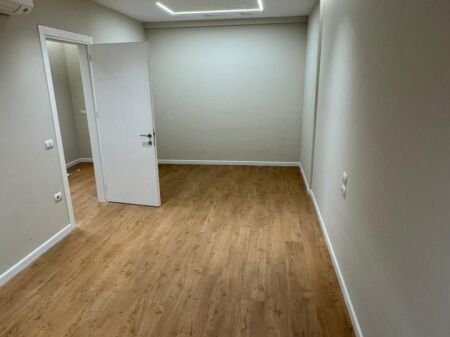 Affittasi ufficio appartamento 2+1+2 + veranda con una superficie di 100 m², nel complesso Green Harmony, Porcelan.