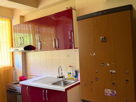 Affitto | Apartament 1 + 1 | Maternitet i Ri | 300 €/mese