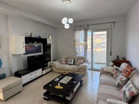 APARTAMENT 2+1+2 PER SHITJE,PRANE KONSULLATES ITALIANE ,LUNGOMARE!
