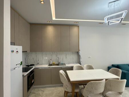 Mali i Robit (Golem) Apartament në shitje