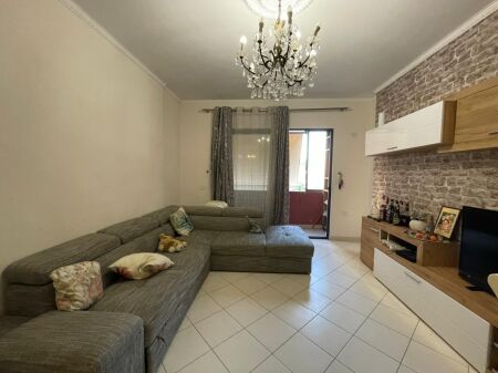 Apartament 2+1 per shitje ne Yzberisht.